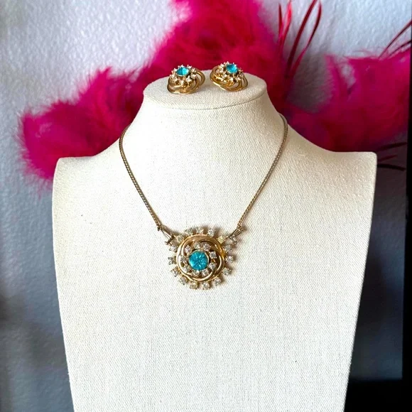 Vintage Flower Metal Pendant- Brooch with Matching Earrings - Picture 6 of 11